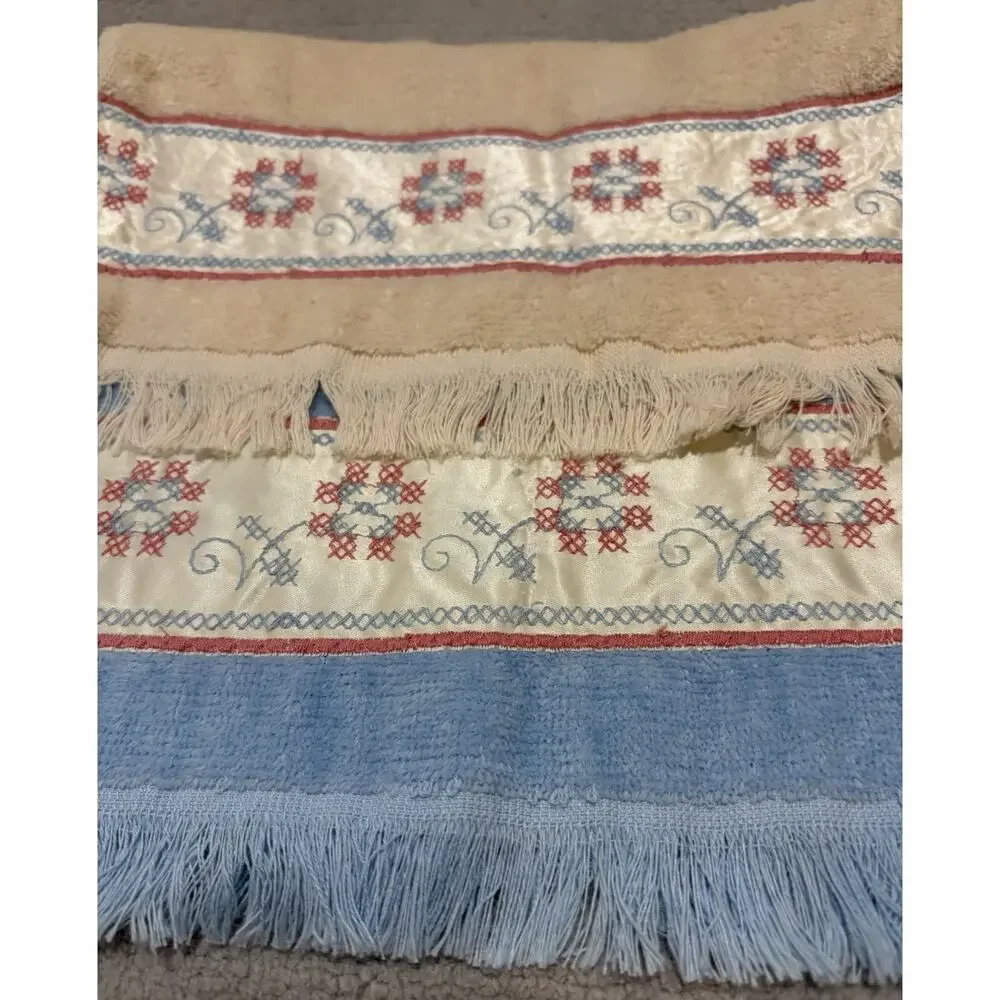 Fieldcrest Guest Fingertip Hand Towel Set of 2 Embroidere Blue Tan Fringe Floral